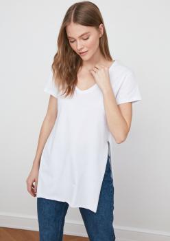 Beyaz V Yaka Yan Yırtmaçlı Örme T-shirt 888-026